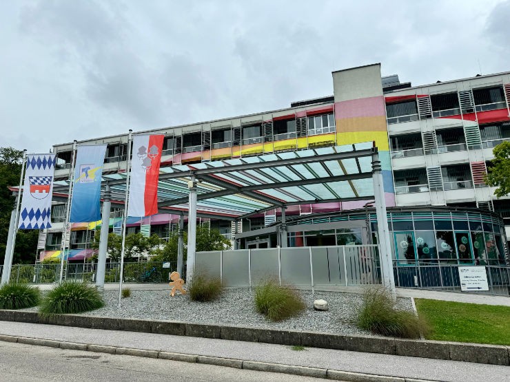 Alles unter Dach und Fach - Kinderkrankenhaus St. Marien in Landshut schafft drei neue Ultraschallger?te Resona I9 an